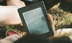 หนังสือ vs E-Book ชอบอ่านอะไรมากกว่ากัน?