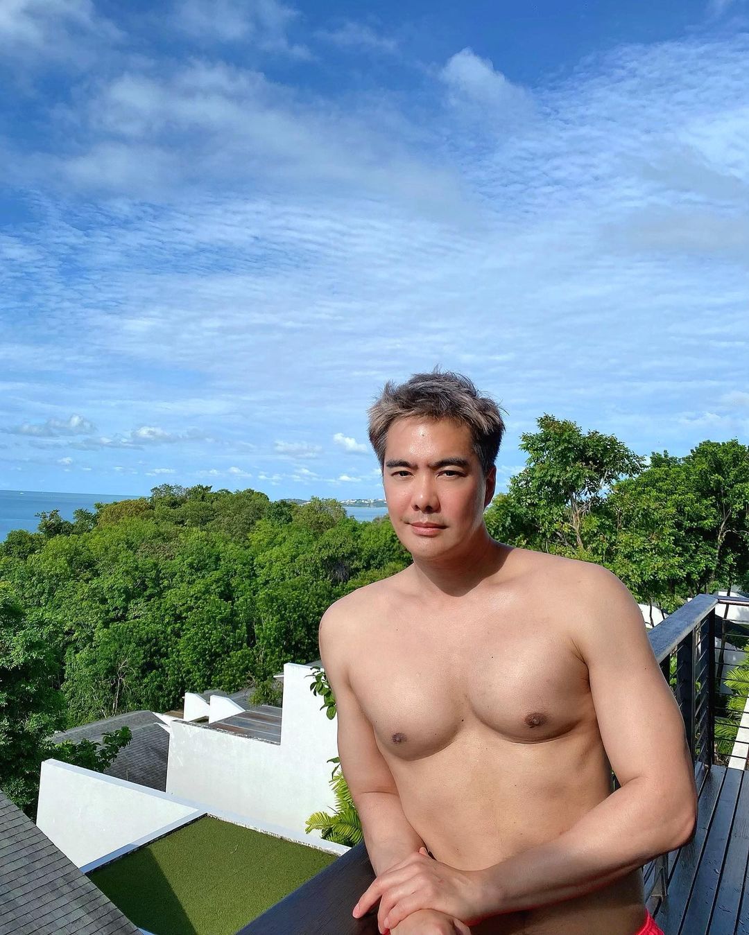 เคลลี่ ธนะพัฒน์