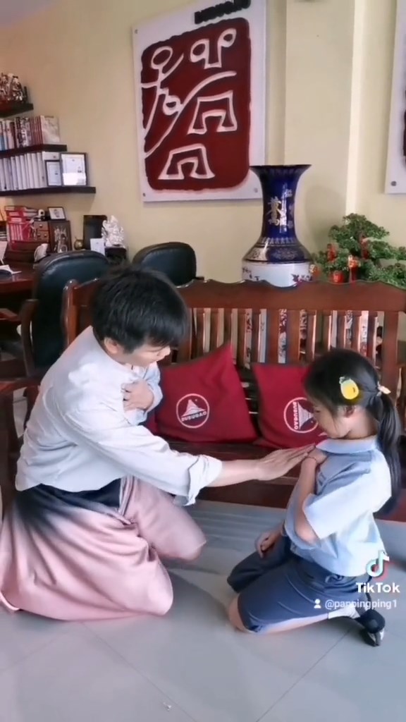 สอนความเป็นกุลสตรีให้ลูกสาว