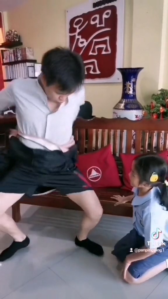 สอนความเป็นกุลสตรีให้ลูกสาว