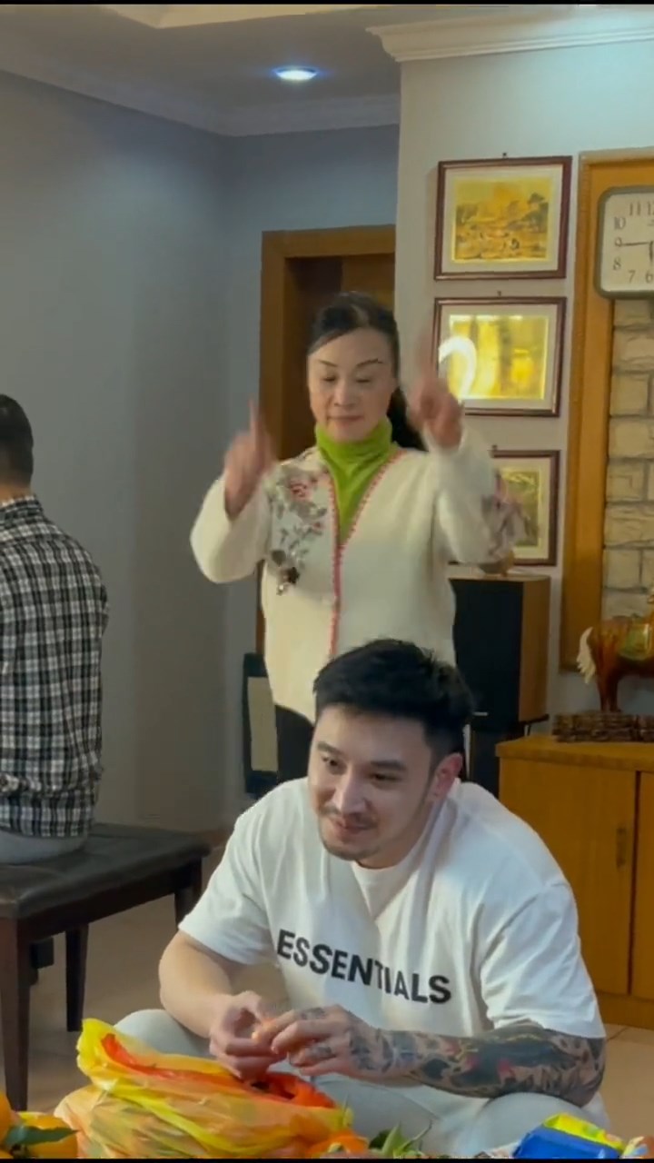 โจวอวิ๋นทุน