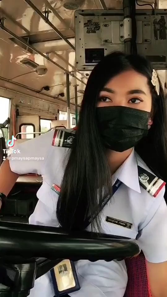 คนขับรถเมล์สวย