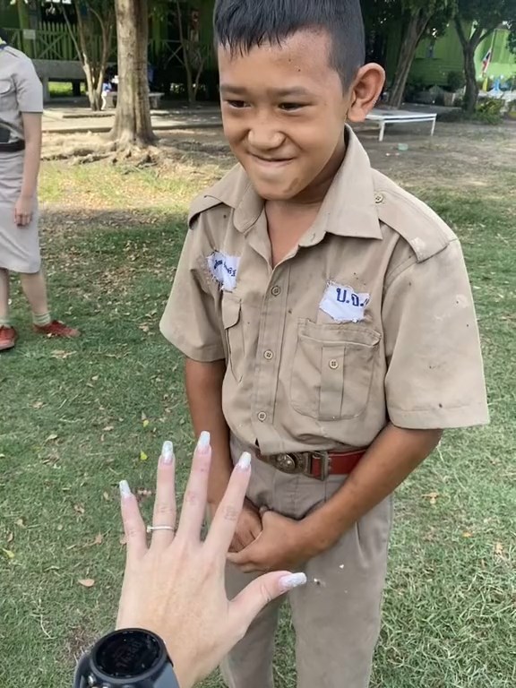 ทาเล็บแบบครู