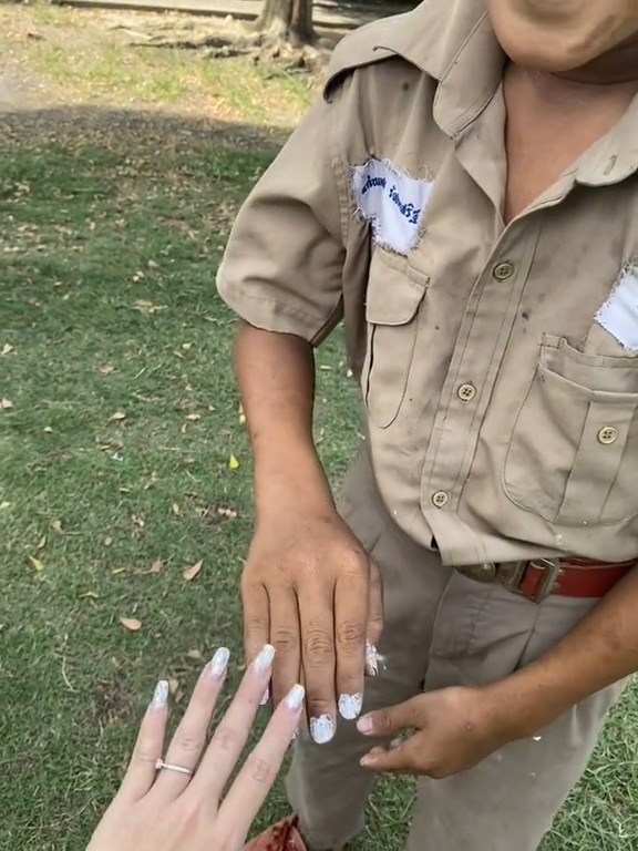 ทาเล็บแบบครู