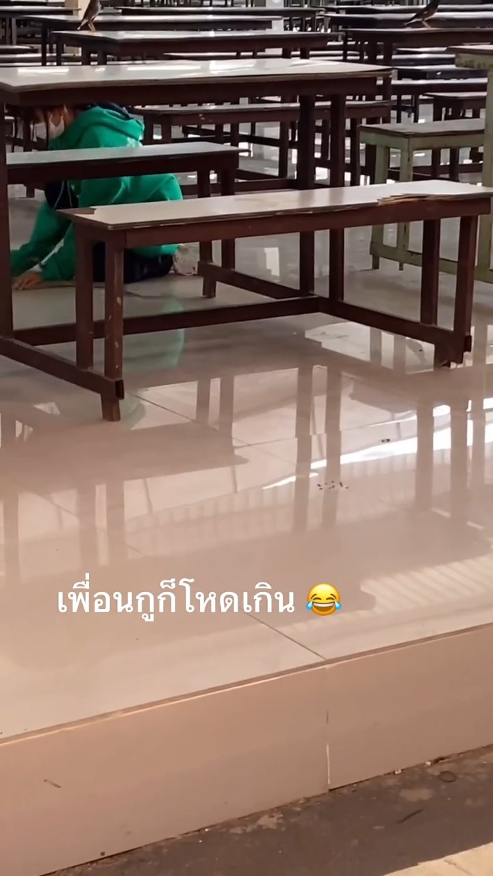 นักเรียนจับงู