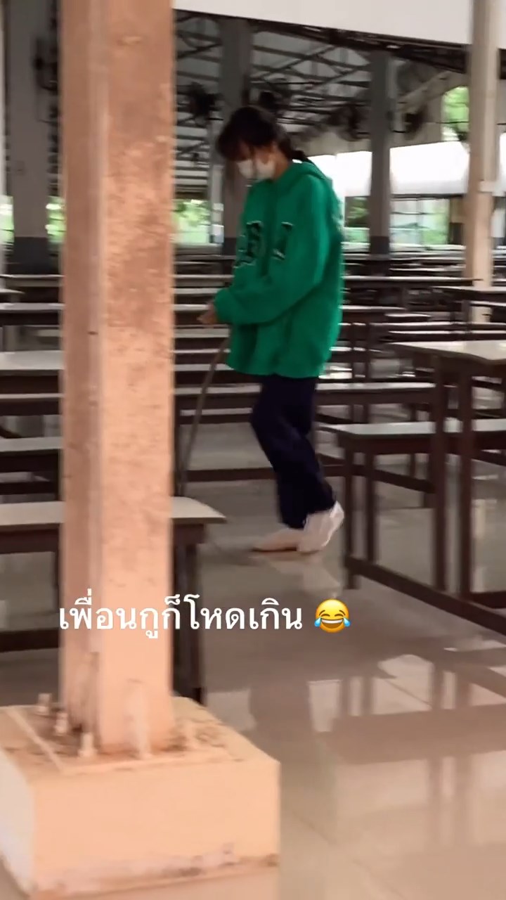 นักเรียนจับงู