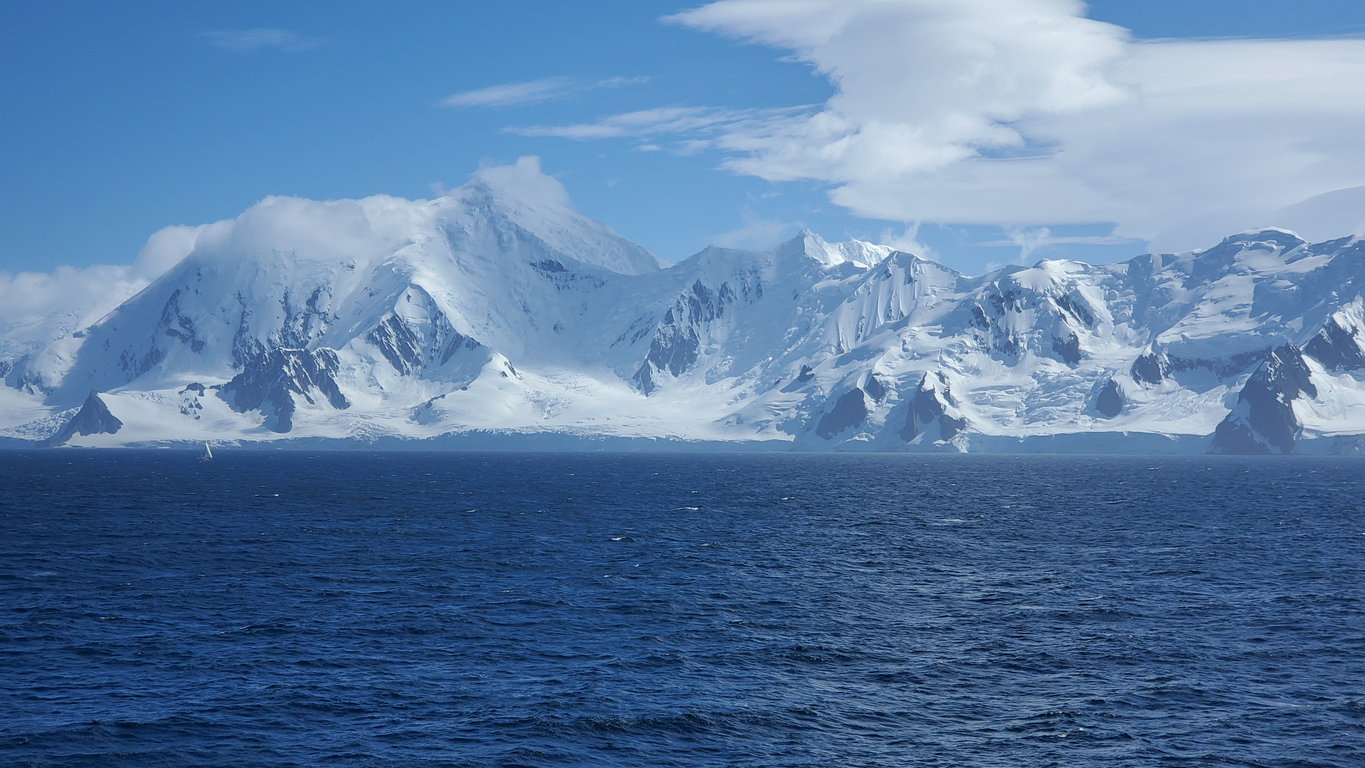 ขั้วโลกเหนือ-ขั้วโลกใต้ ต่างกันยังไง