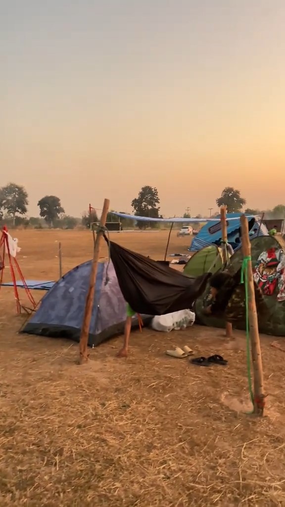 เตรียมเต็นท์มาเข้าค่าย