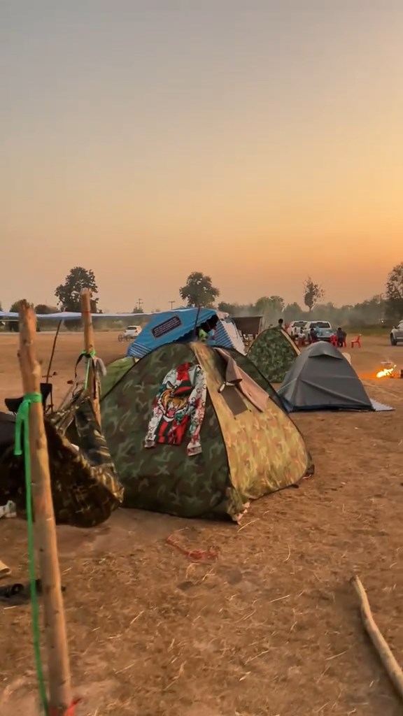 เตรียมเต็นท์มาเข้าค่าย