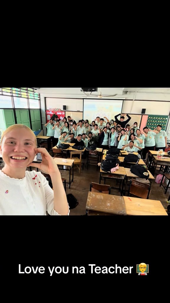 ให้ขนมครูต่างชาติ