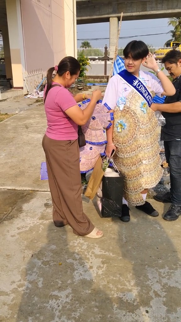 พวงมาลัยธนบัตร