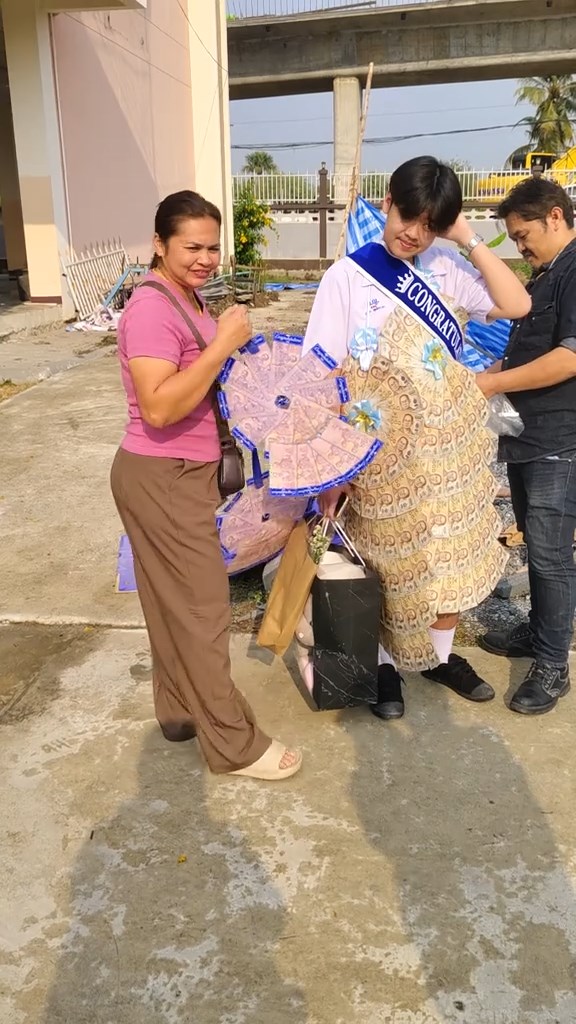 พวงมาลัยธนบัตร