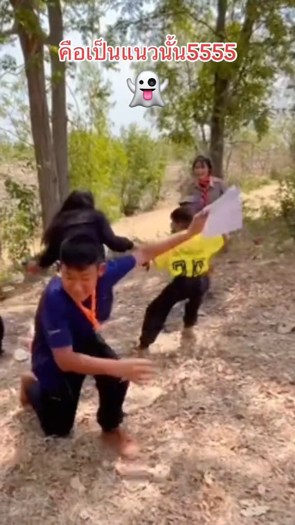 แต่งผีมาหลอกนักเรียน