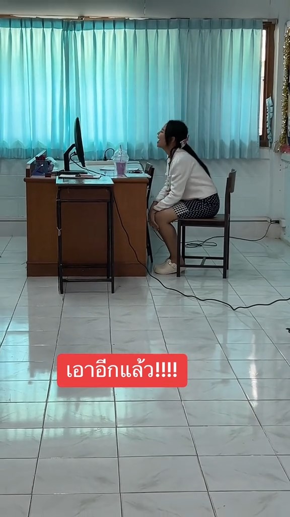 ครูแย่งกันสอน