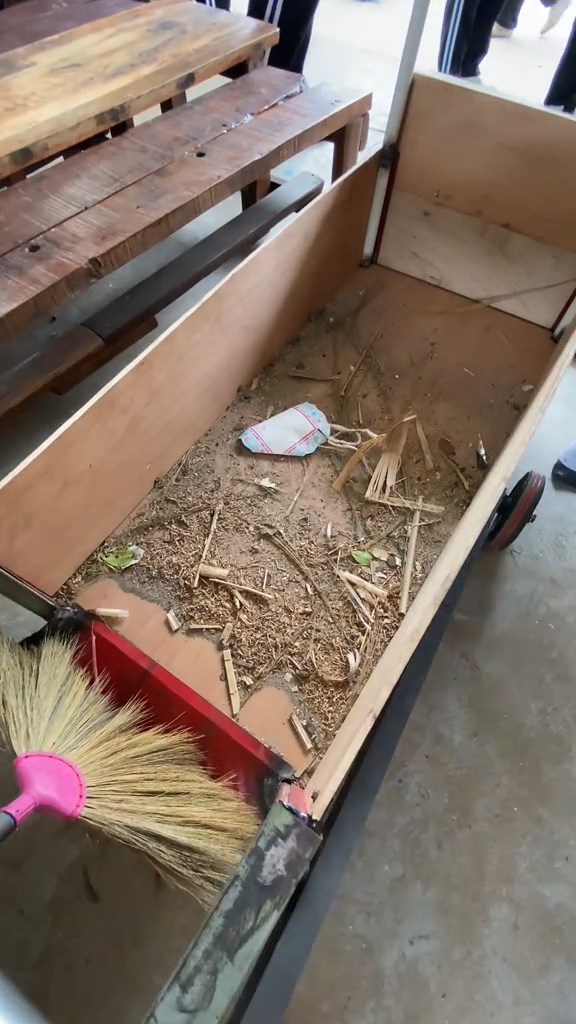 รถกวาดพื้น