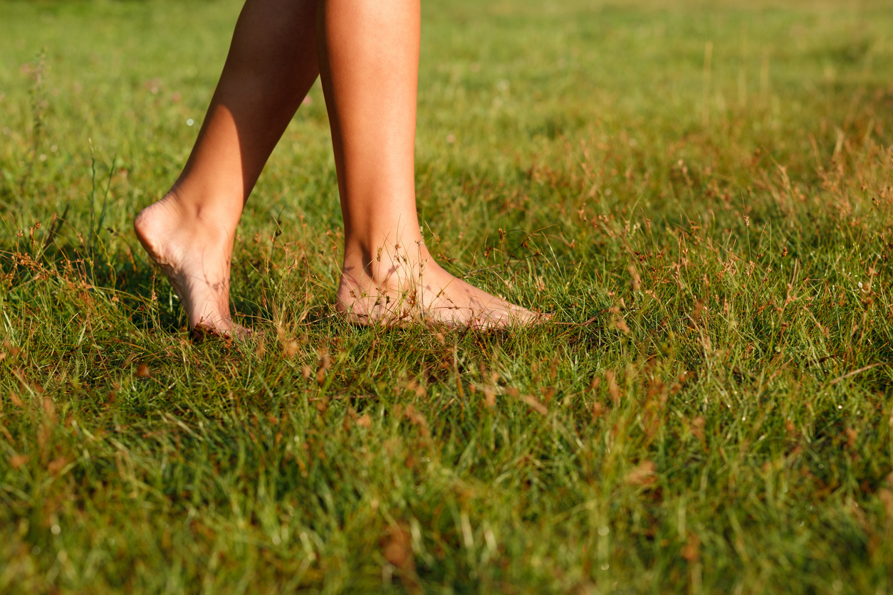 Grounding คืออะไร ทำไมเทรนด์นี้ถึงเป็นที่นิยมในสายสุขภาพ