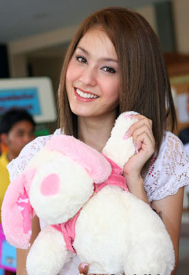 มาดูดาราทำหน้าตาแอ็บแบ๊วกันเถอะ