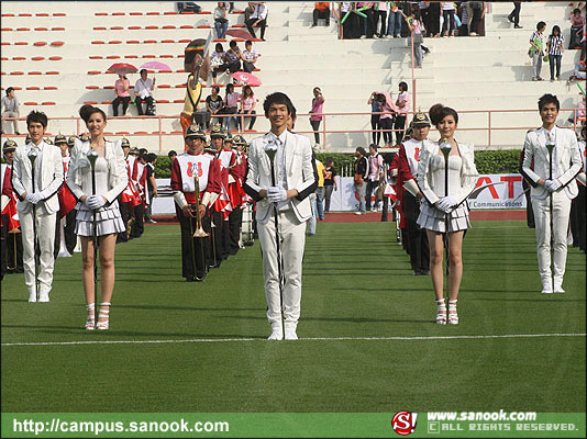 ภาพสีสัน บรรยายกาศ งานฟุตบอลประเพณี จุฬาฯ-ธรรมศาสตร์ ครั้งที่66