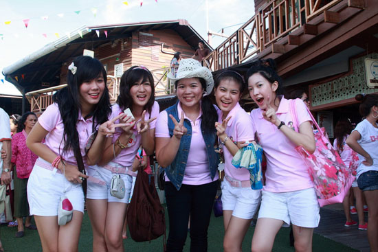 สาววัยใสร่วมกิจกรรมเก็บตัว ยูทิป เฟรชชี่ ไอดอล 2009