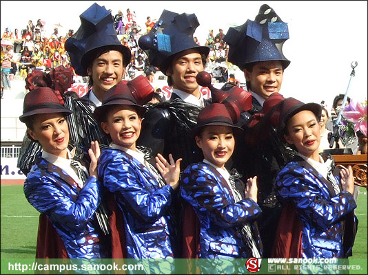 ภาพเชียร์ลีดเดอร์ธรรมศาสตร์ งานฟุตบอลประเพณี ธรรมศาสตร์-จุฬาฯ ครั้งที่65