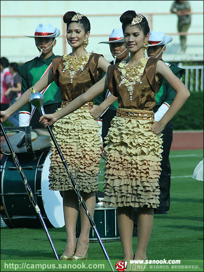 ภาพเชียร์ลีดเดอร์ธรรมศาสตร์ งานฟุตบอลประเพณี ธรรมศาสตร์-จุฬาฯ ครั้งที่65