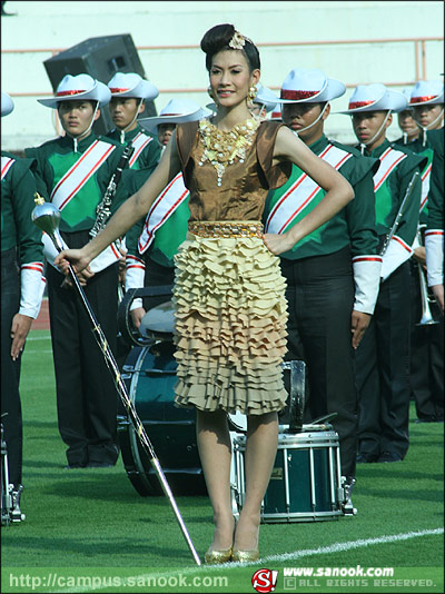 ภาพเชียร์ลีดเดอร์ธรรมศาสตร์ งานฟุตบอลประเพณี ธรรมศาสตร์-จุฬาฯ ครั้งที่65