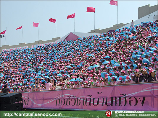 ภาพเชียร์ลีดเดอร์จุฬา ชุดชมพู งานฟุตบอลประเพณี ธรรมศาสตร์-จุฬาฯ ครั้งที่65