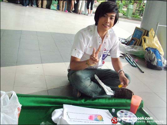 ลูกเกด โชว์ฝีมือทำเสื้อมัดย้อม