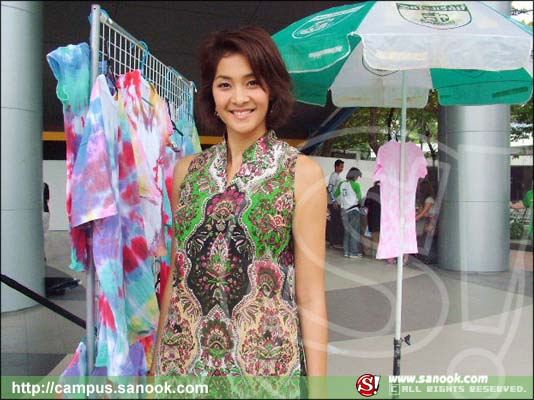 ลูกเกด โชว์ฝีมือทำเสื้อมัดย้อม