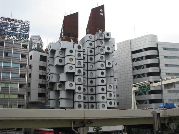 16. Nakagin Capsule Tower ( Tokyo , Japan )