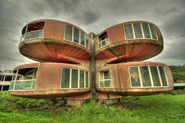 21. The Ufo House ( Sanjhih , Taiwan )