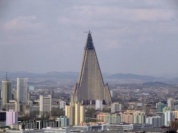 23. Ryugyong Hotel ( Pyongyang , North Korea )