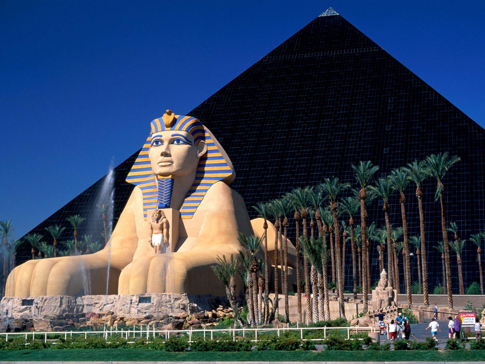 37. Luxor Hotel & Casino ( Las Vegas , United States ) 