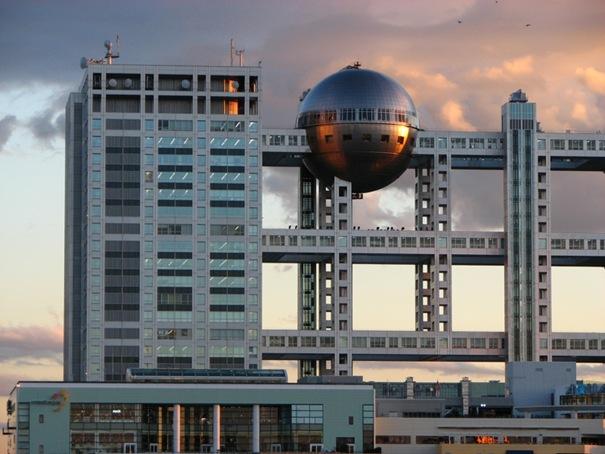 47. Fuji television building ( Tokyo , Japan ) 