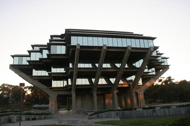 48. UCSD Geisel Library ( San Diego , California , United States )