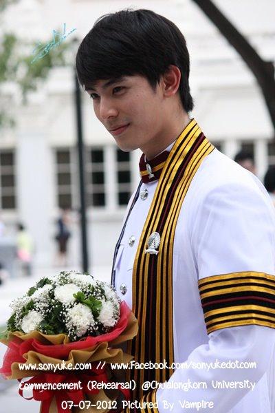 สน ยุกต์ รับปริญญา