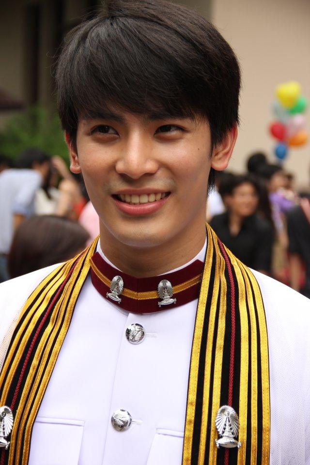 สน ยุกต์ รับปริญญา