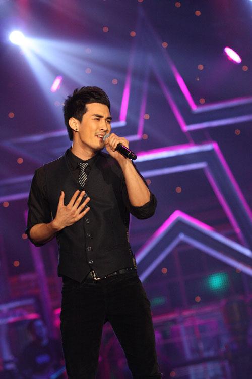 ดิว The Star 9  กับโชว์เศร้าๆ สื่ออารมณ์ผู้ชายปากแข็งใจอ่่อนในเพลงจุดอ่อนของฉันอยู่ที่หัวใจ