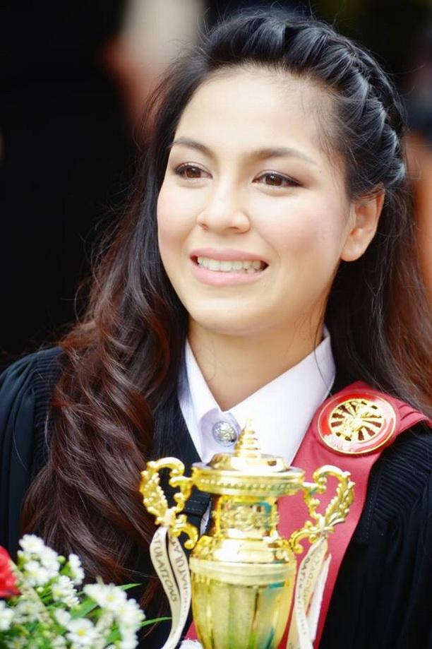 จอย ศิริลักษณ์