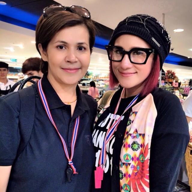 นกหวีดดารา