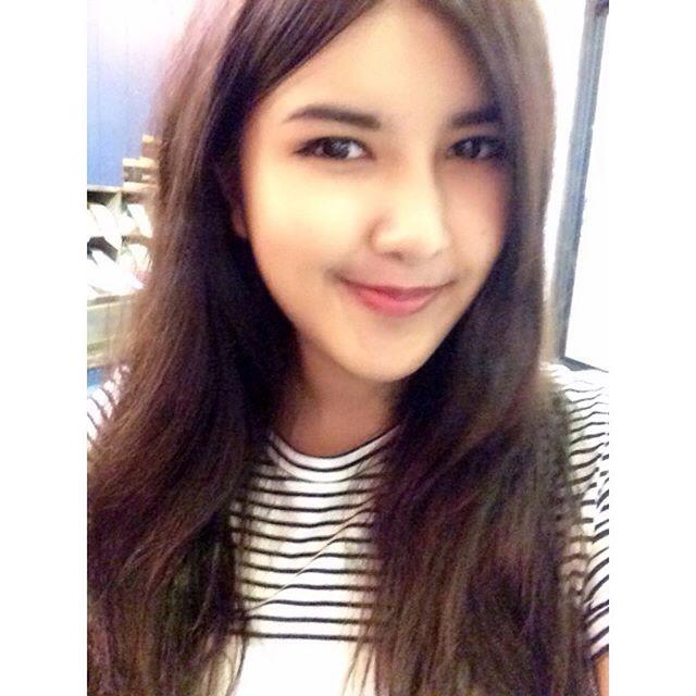 ลูกสาวโน้ต เชิญยิ้ม