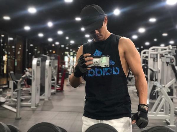 ต๊ะ บอยสเก๊าท์ 