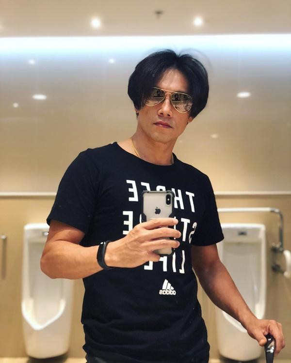 ต๊ะ บอยสเก๊าท์ 