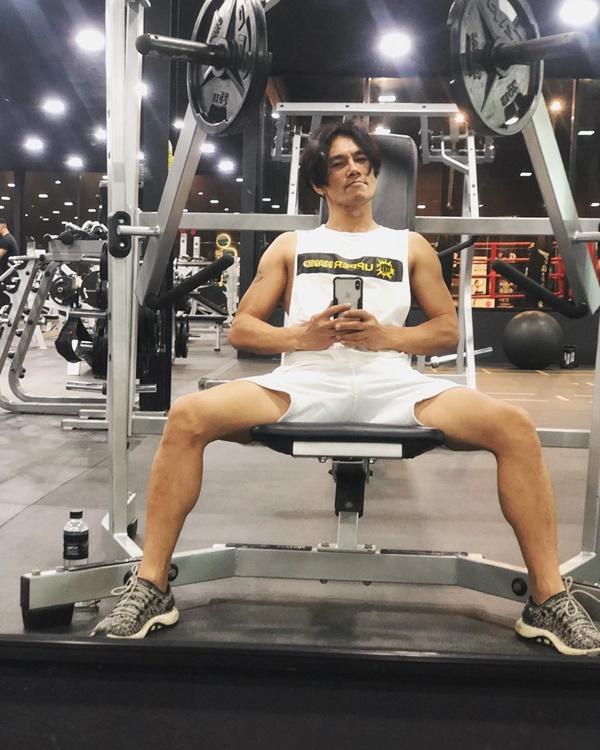 ต๊ะ บอยสเก๊าท์ 