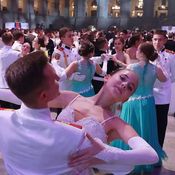 งานเต้นรำปิดการศึกษานักเรียนเตรียมทหารรัสเซีย