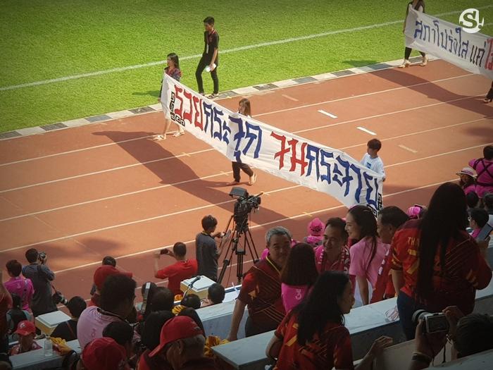 พาเหรดล้อการเมืองงานฟุตบอลประเพณีจุฬาฯ-ธรรมศาสตร์ครั้งที่ 73