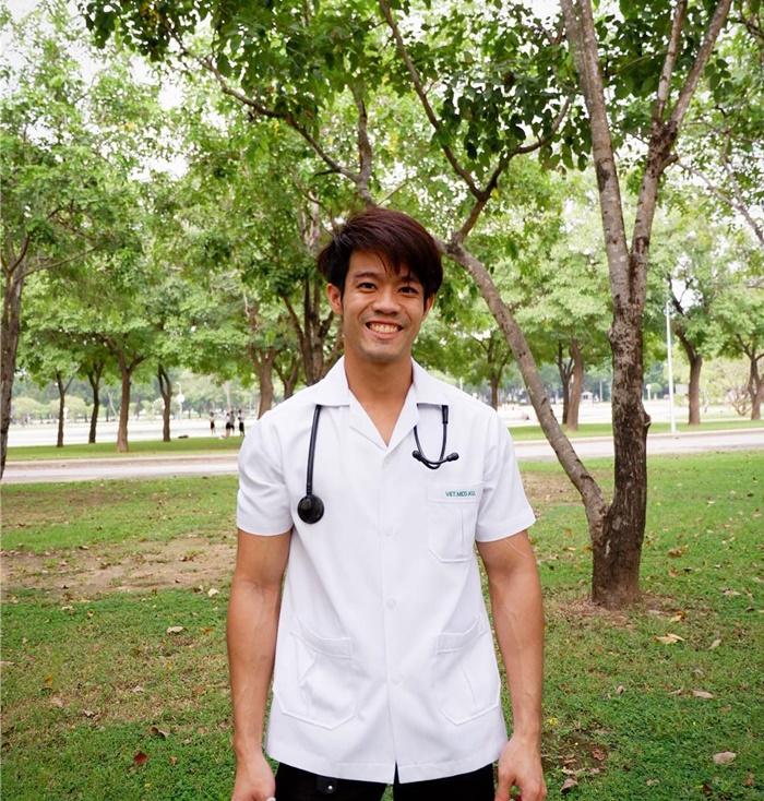 หมอแอมป์ ธัชกร