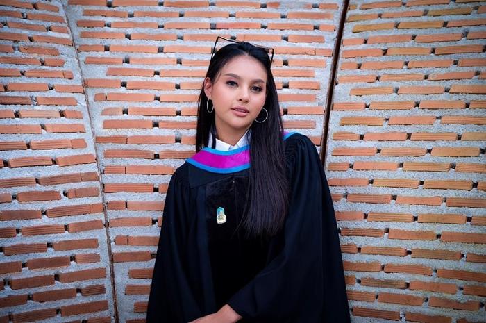 พลอย พีรชาดา