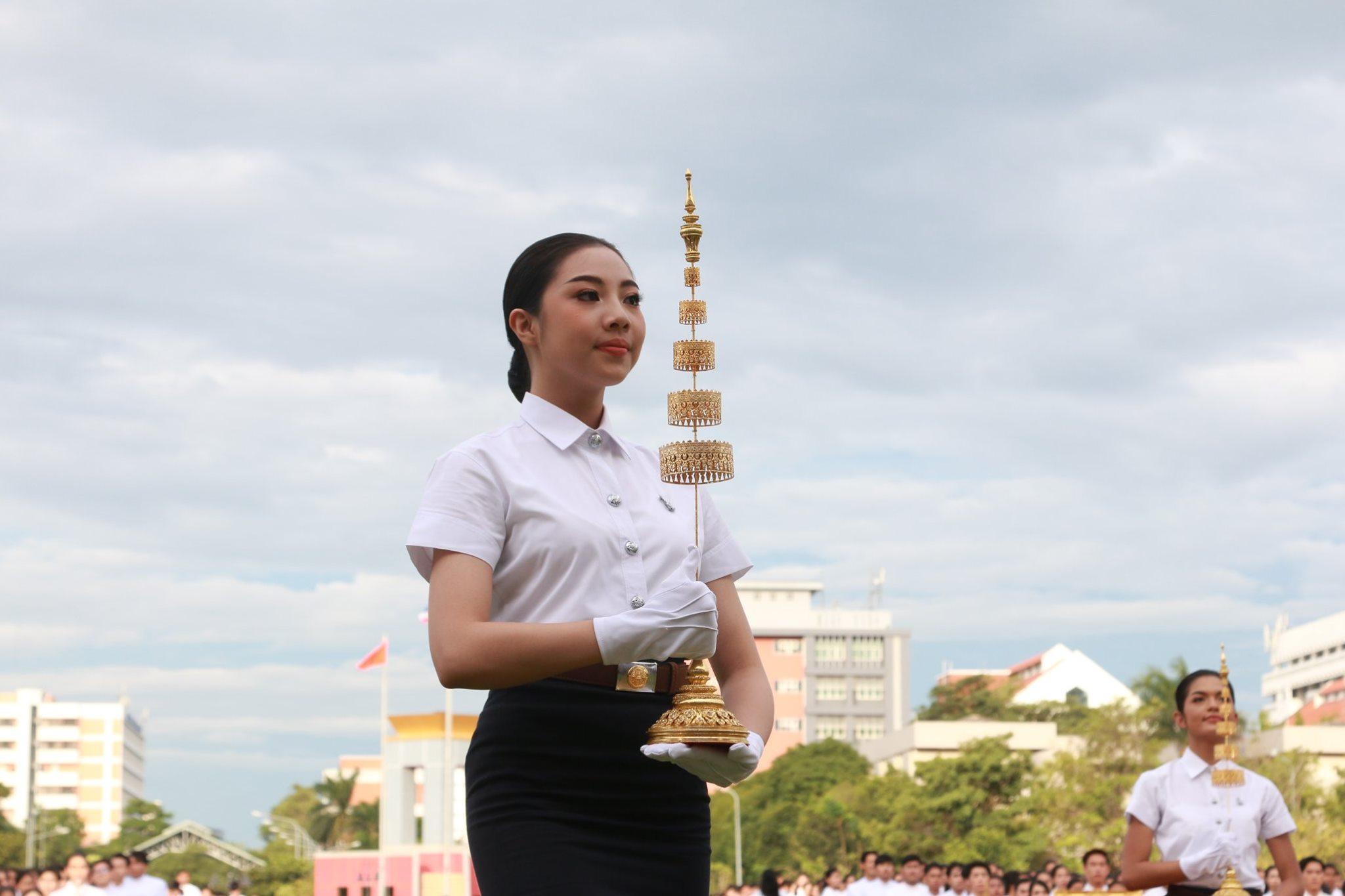 "พิธีมอบเนกไทและเข็มพระมหามงกุฎ" ปีการศึกษา 2562