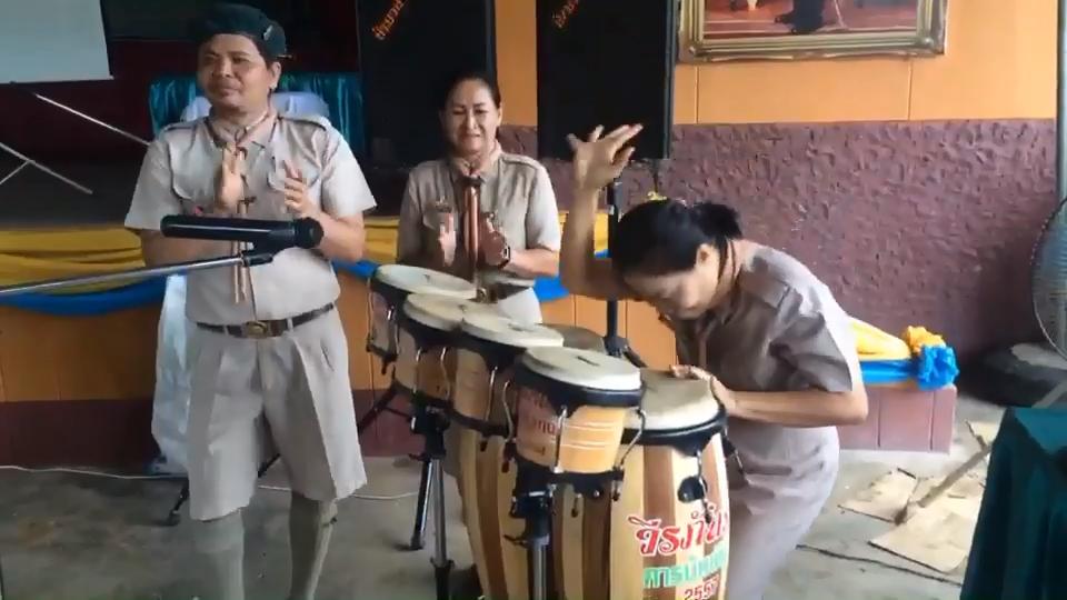 คุณครูตีกลอง วิชาลูกเสือ